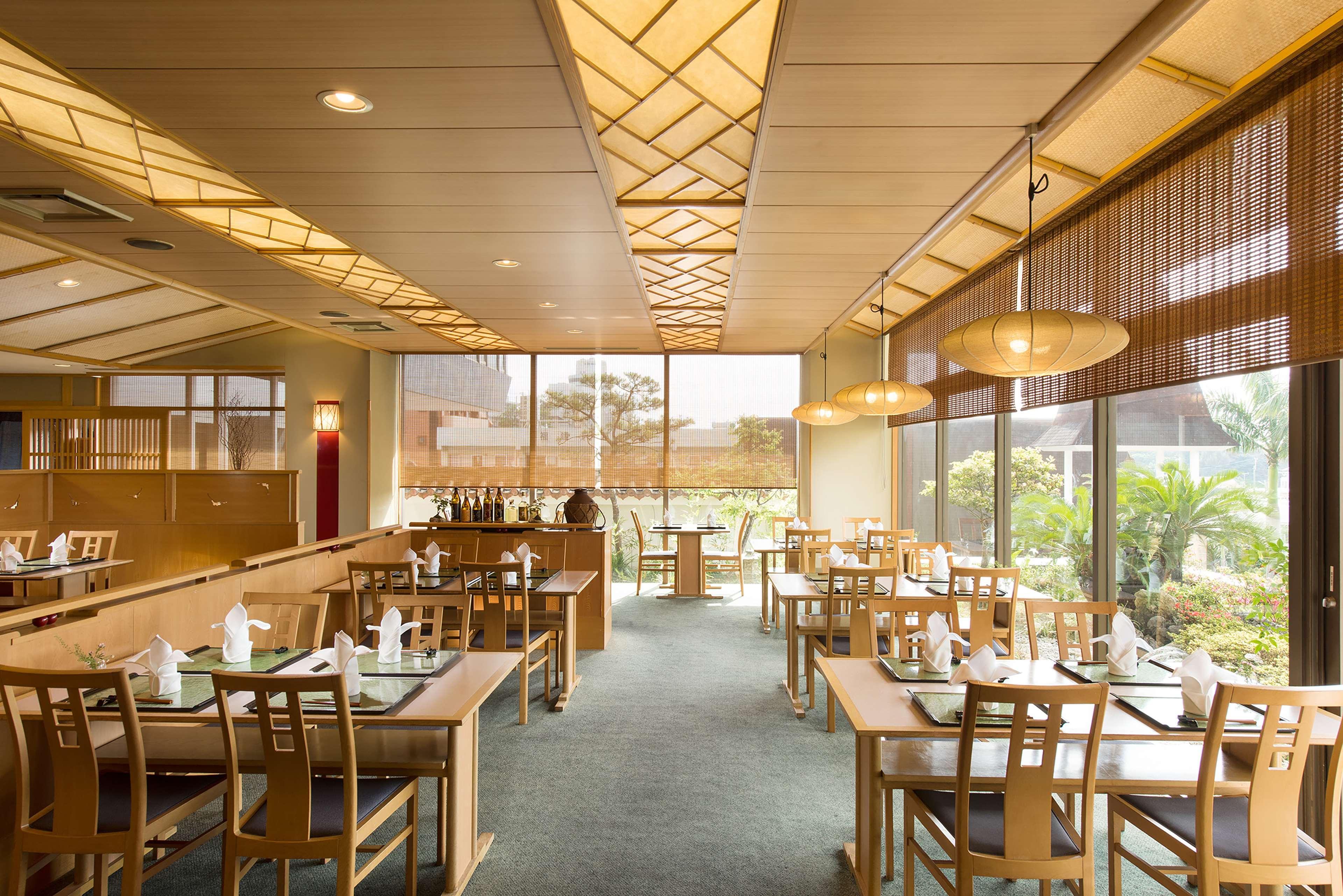 Doubletree By Hilton Naha Shuri Castle Экстерьер фото