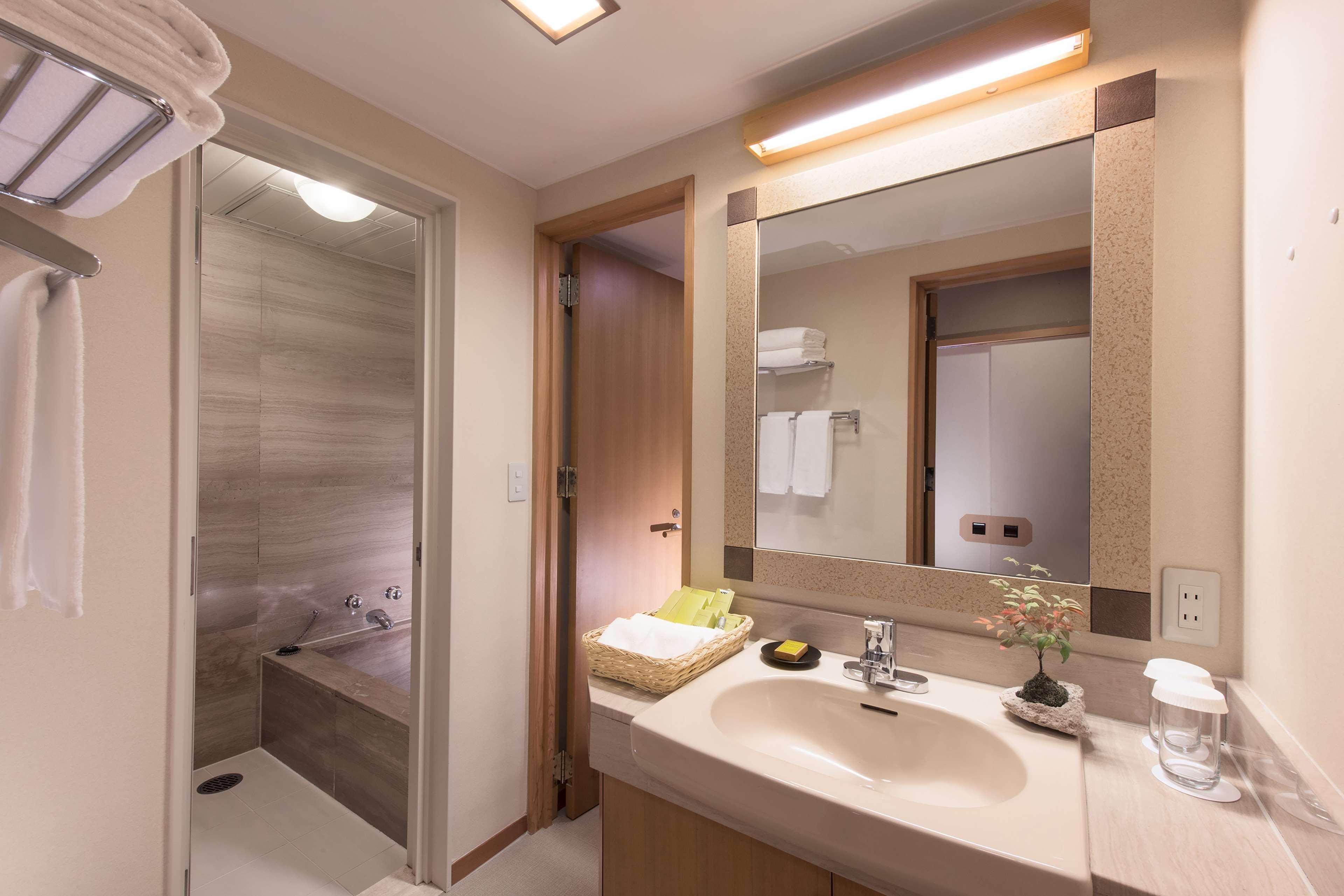Doubletree By Hilton Naha Shuri Castle Экстерьер фото