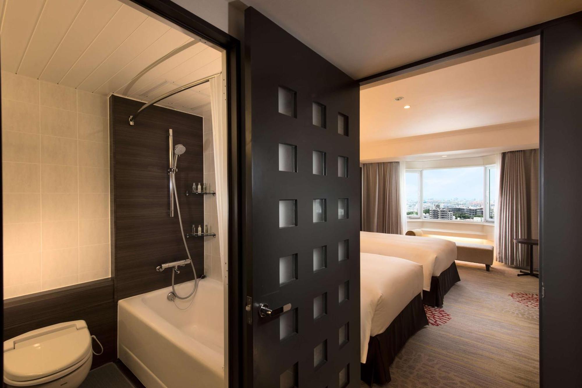 Doubletree By Hilton Naha Shuri Castle Экстерьер фото